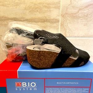 7.5 Abeo Black Suede New In Box Sandals.